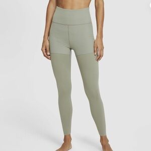 Nike Women's Yoga Luxe 7/8 Leggings